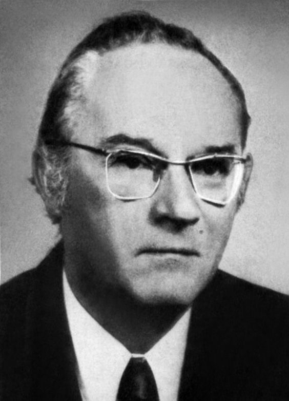 Versényi László 